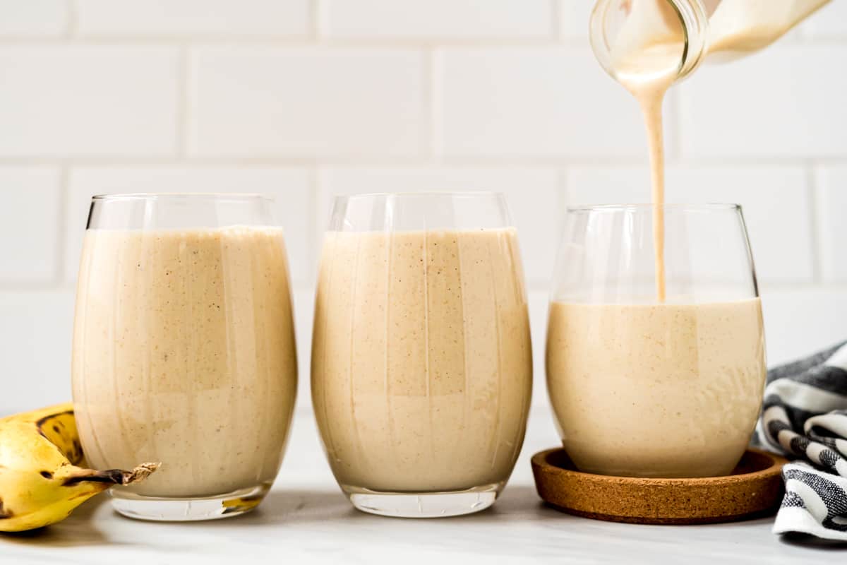 https://happyhealthyeaters.com/wp-content/uploads/2021/06/Banana-Smoothie.jpg