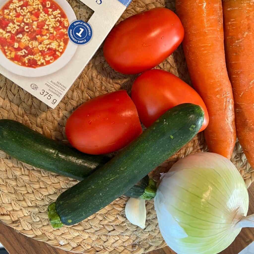 Ingredients for Mexican vegetable soup with pasta, aka sopita de verduras.
