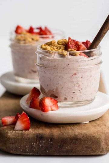 strawberry cheesecake overnight oats