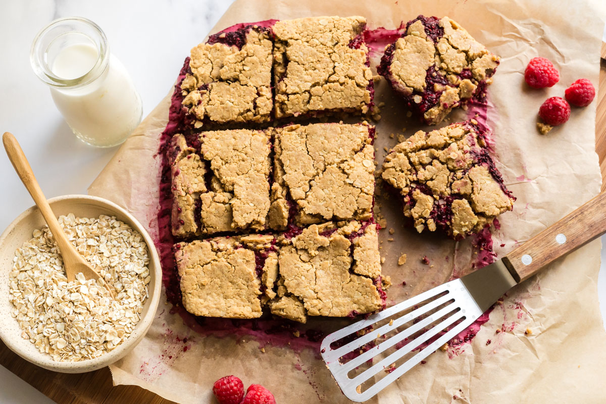 Healthy toddler breakfast bars made with raspberries. 
